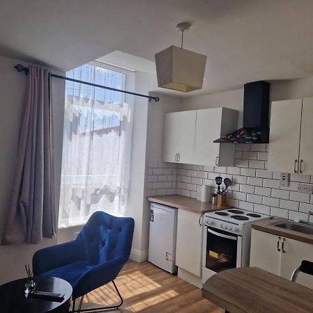 Beautiful 1-Bed Apartment In Корк Экстерьер фото