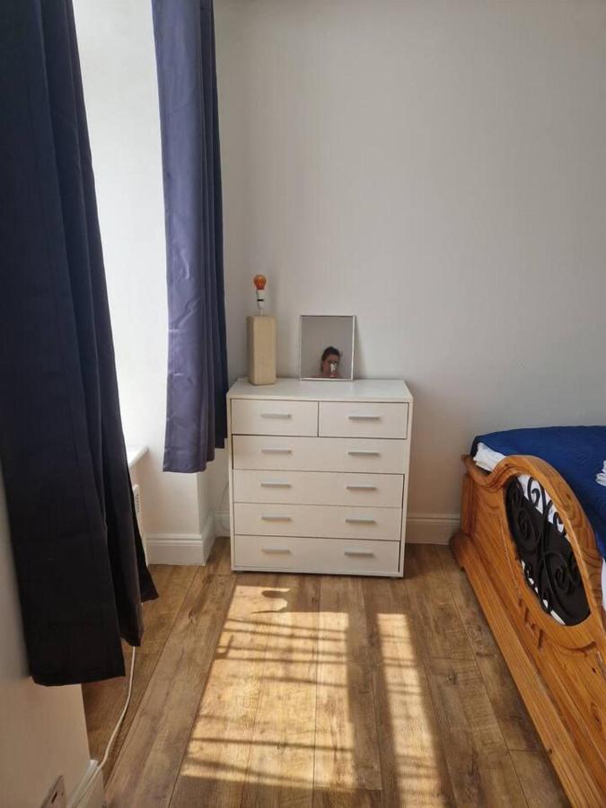 Beautiful 1-Bed Apartment In Корк Экстерьер фото